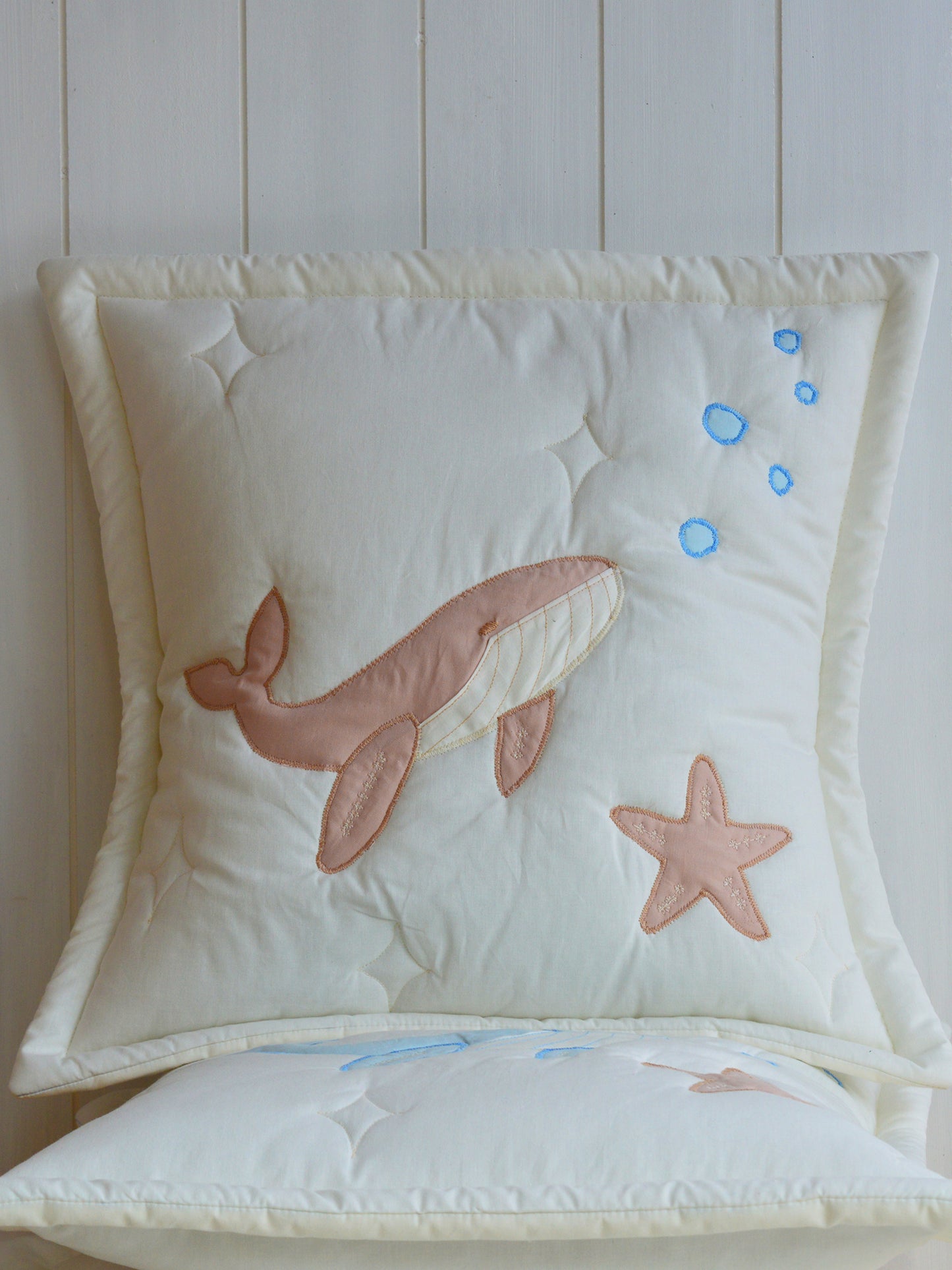 Cojin Bordado sensorial ✦ Ballena