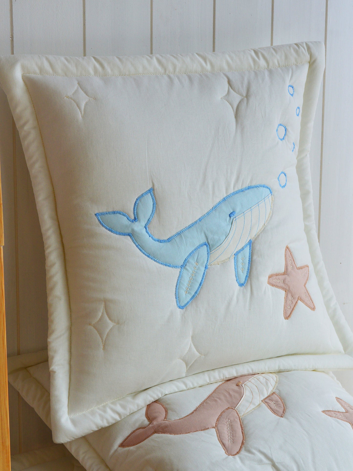 Cojin Bordado sensorial ✦ Ballena