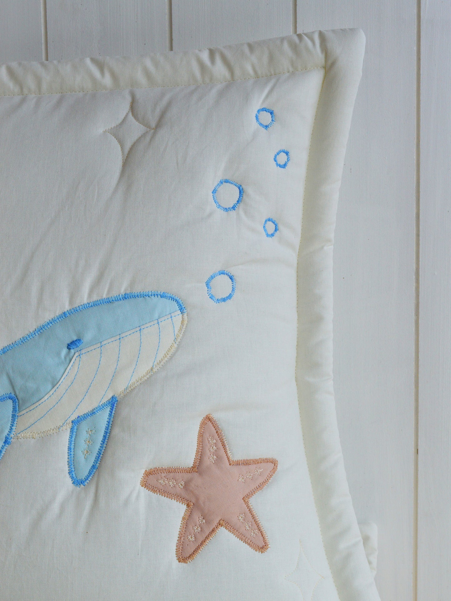 Cojin Bordado sensorial ✦ Ballena