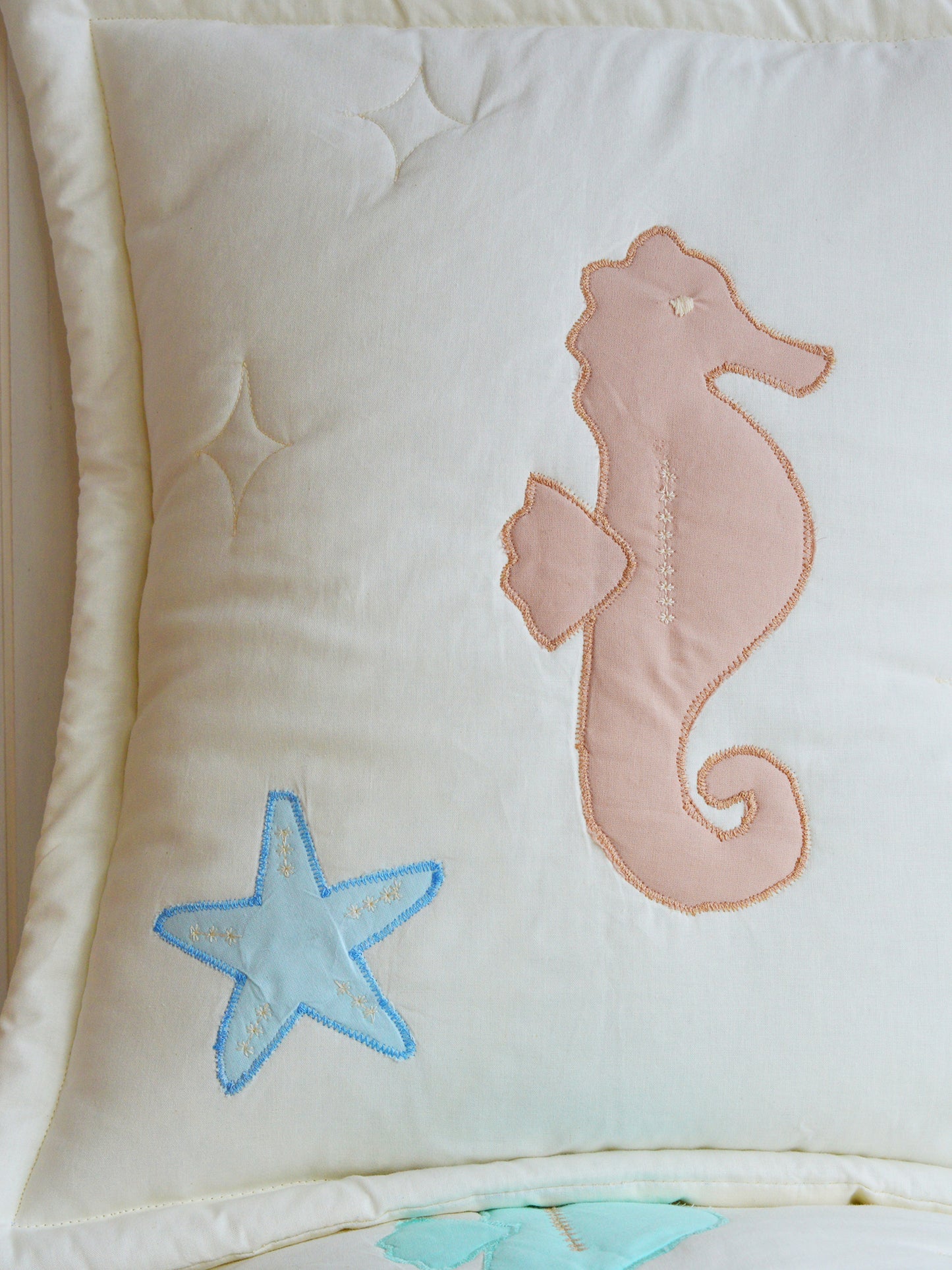 Cojin Bordado sensorial ✦ Caballito de Mar