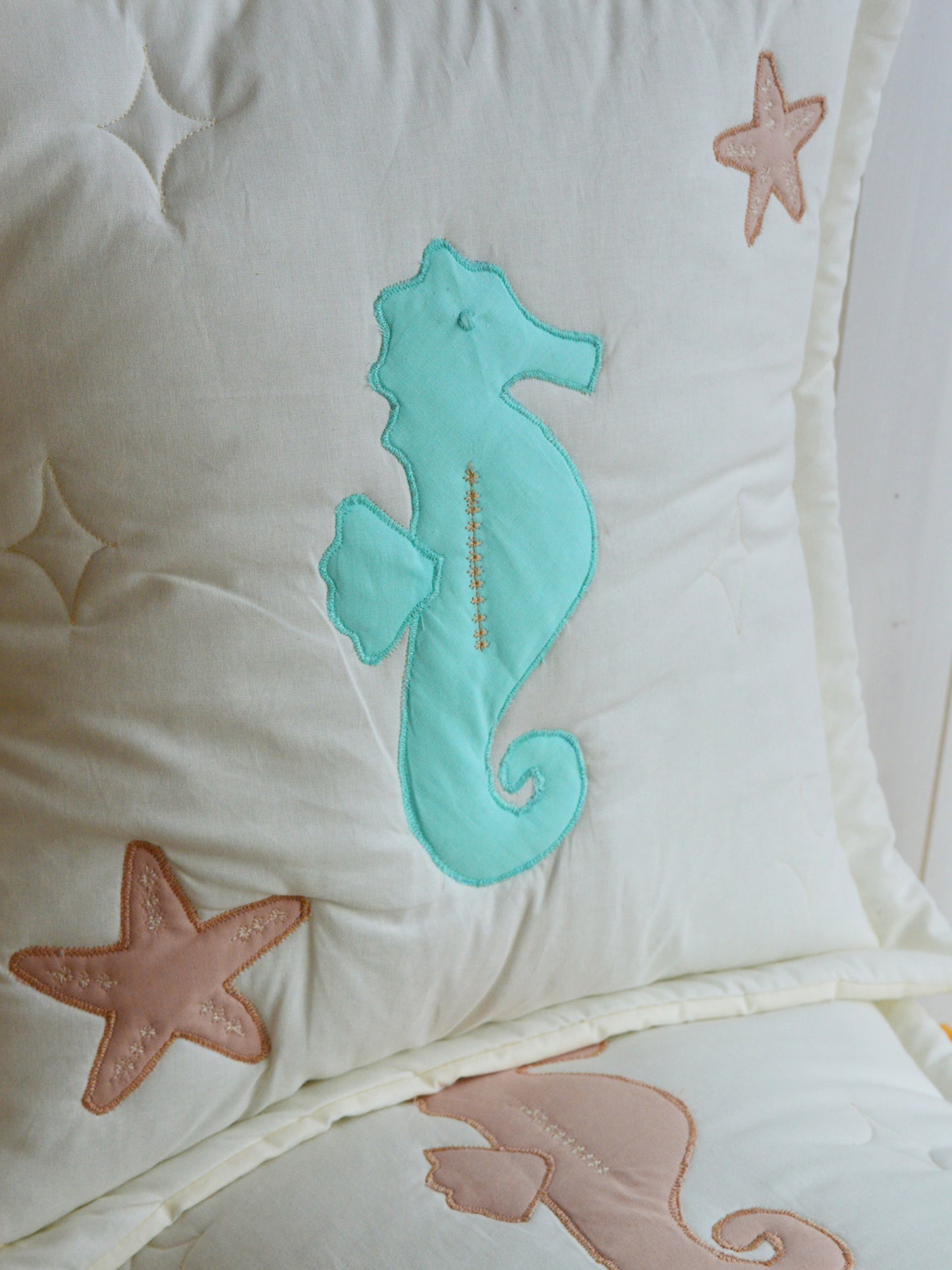 Cojin Bordado sensorial ✦ Caballito de Mar