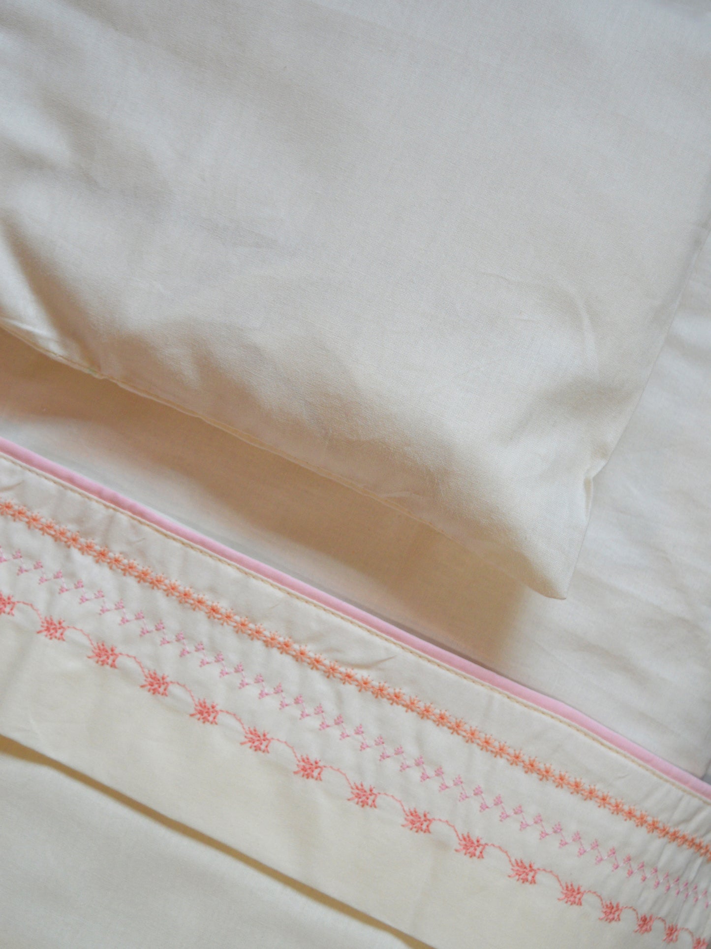 Sábanas + almohada 🪸 100% algodón 300 hilos ✦ COLOR ROSA • 35% OFF