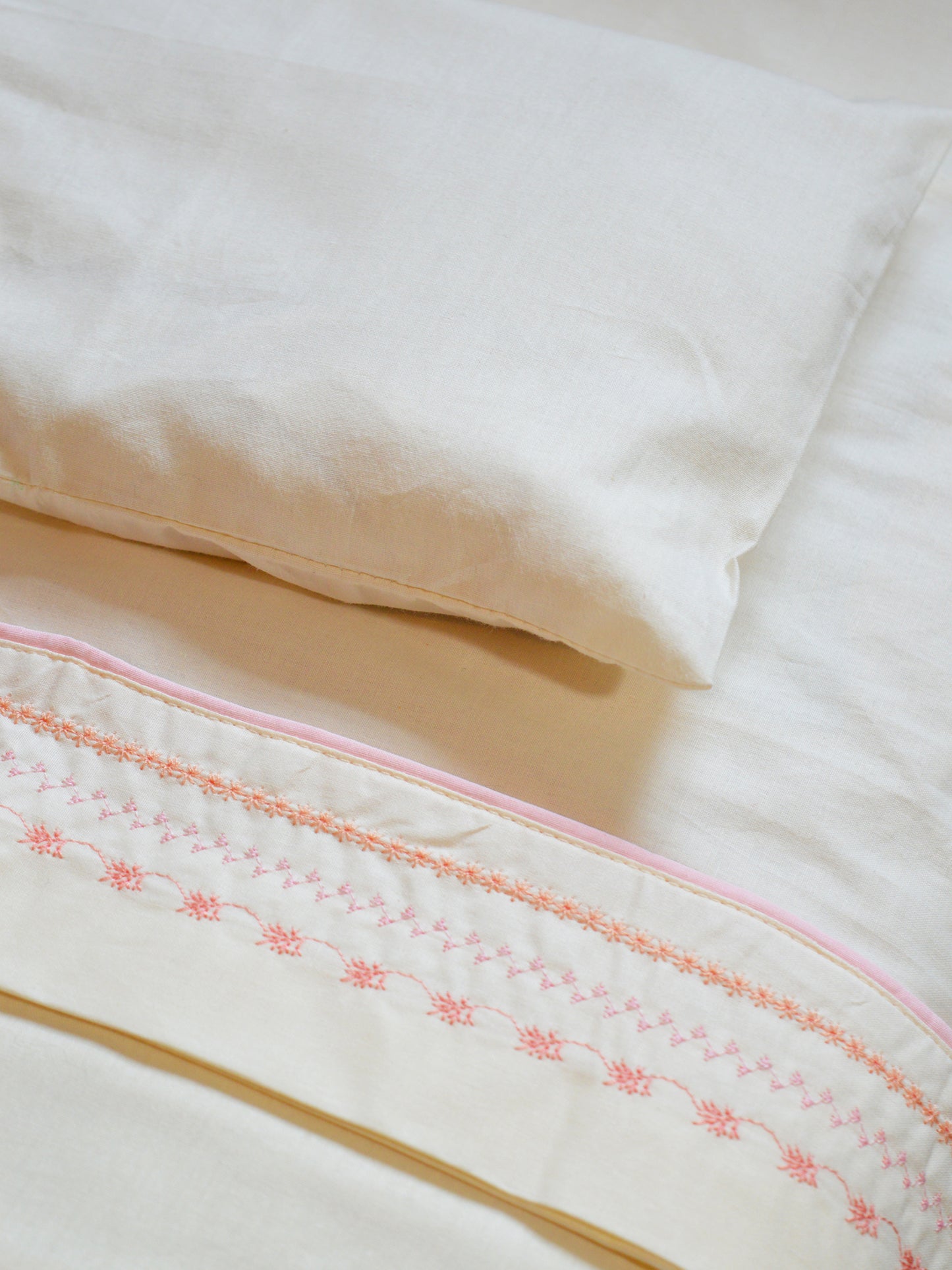 Sábanas + almohada 🪸 100% algodón 300 hilos ✦ COLOR ROSA • 35% OFF