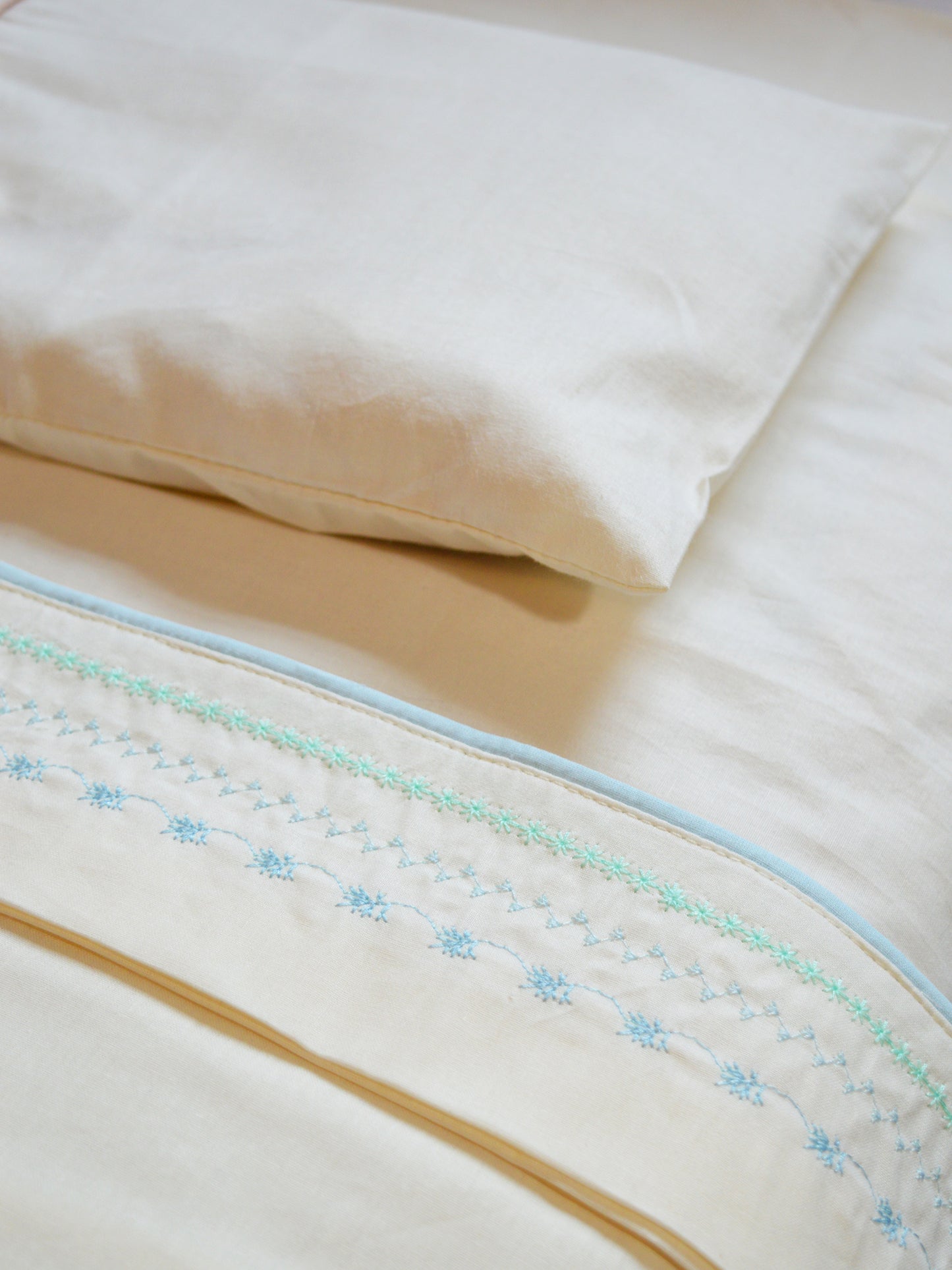 Sábanas + almohada 🪸 100% algodón 300 hilos ✦ COLOR CELESTE • 35% OFF