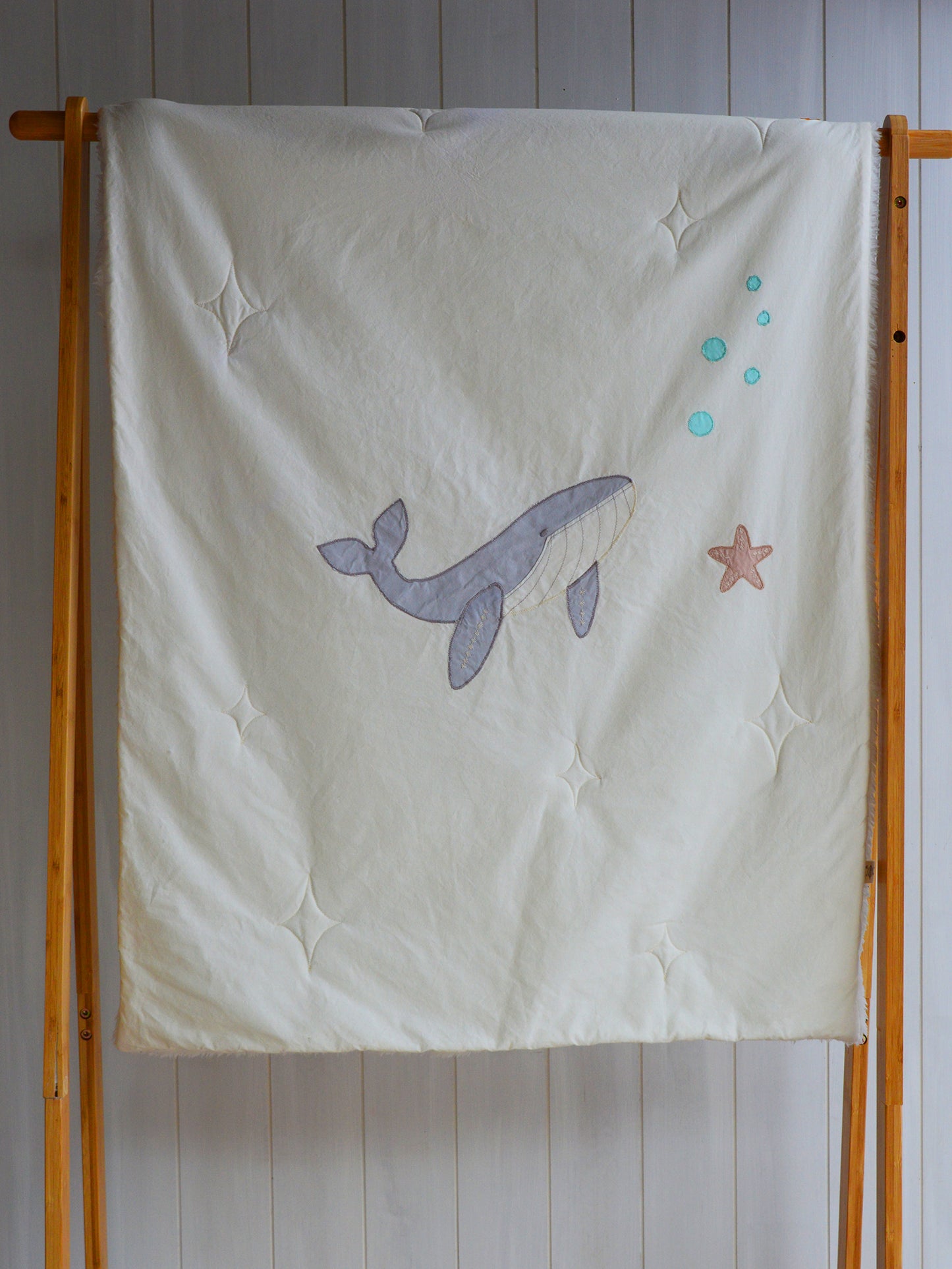 SET CUNA BALLENA ✦ Cobertor+Cojin bordado