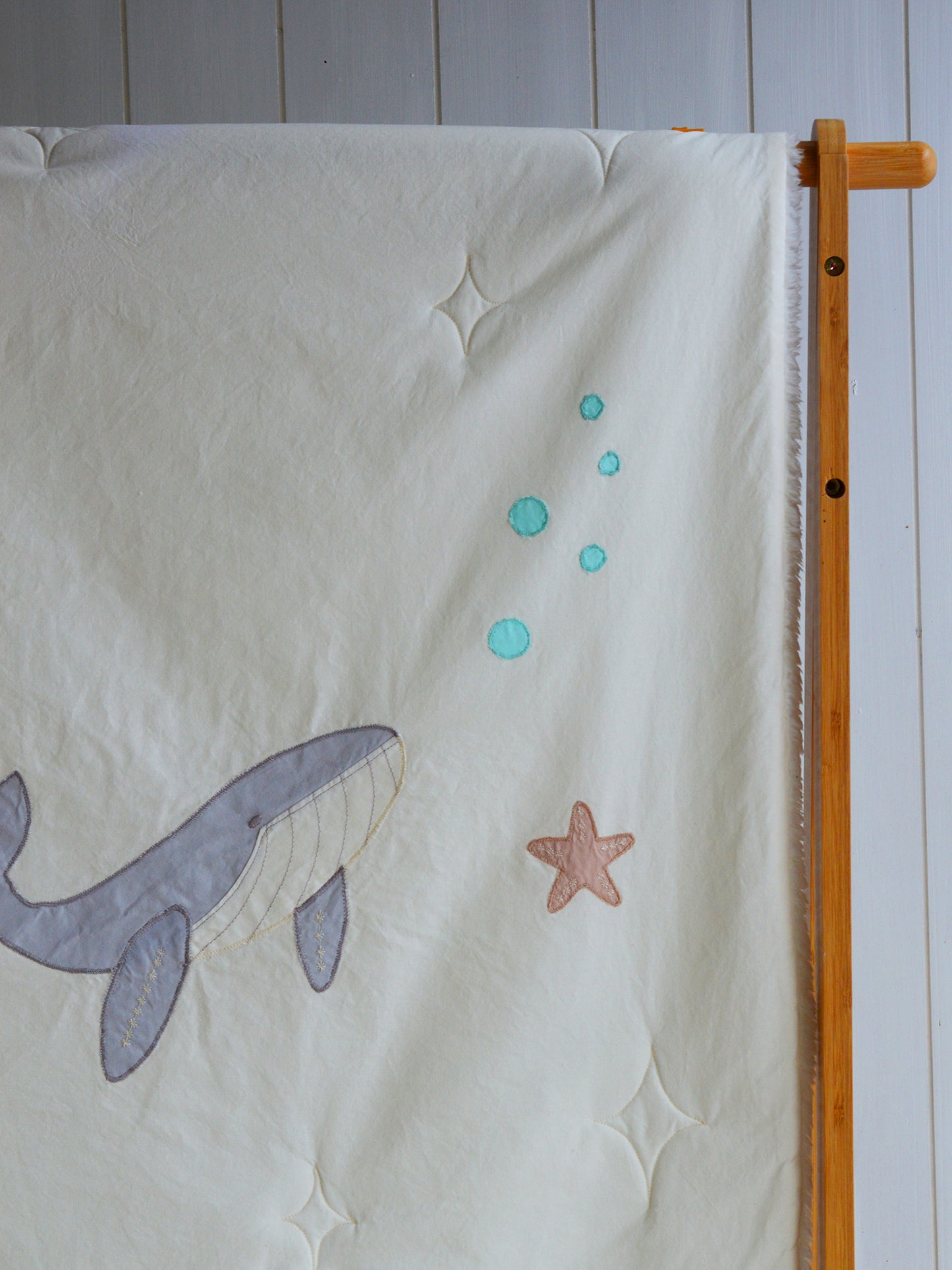 SET CUNA BALLENA ✦ Cobertor+Cojin bordado