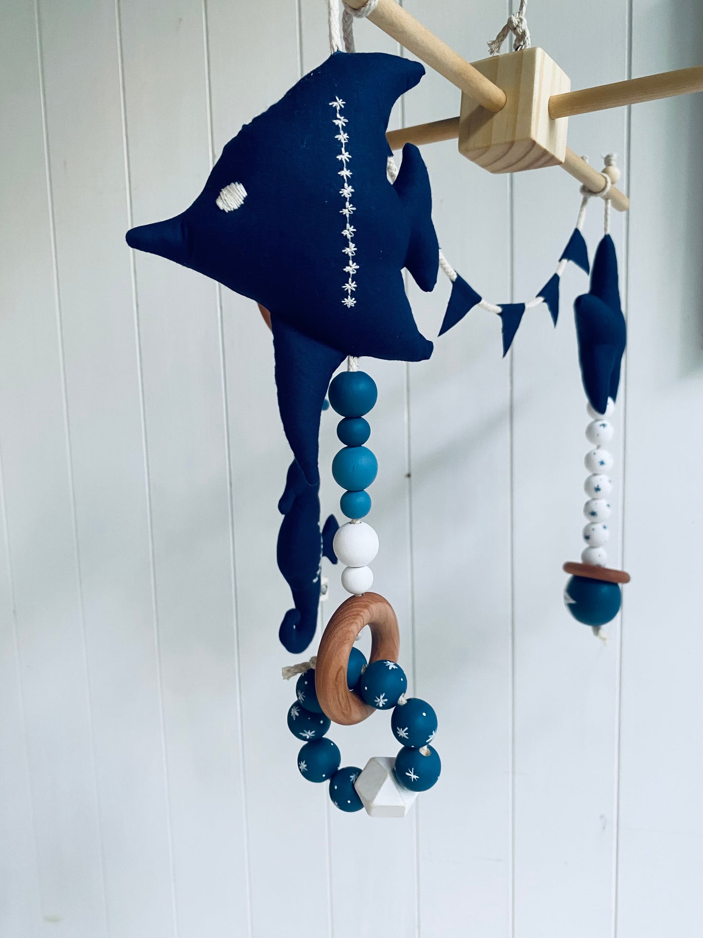 Móvil Cuna Mar ✶ Aura Azul Marino