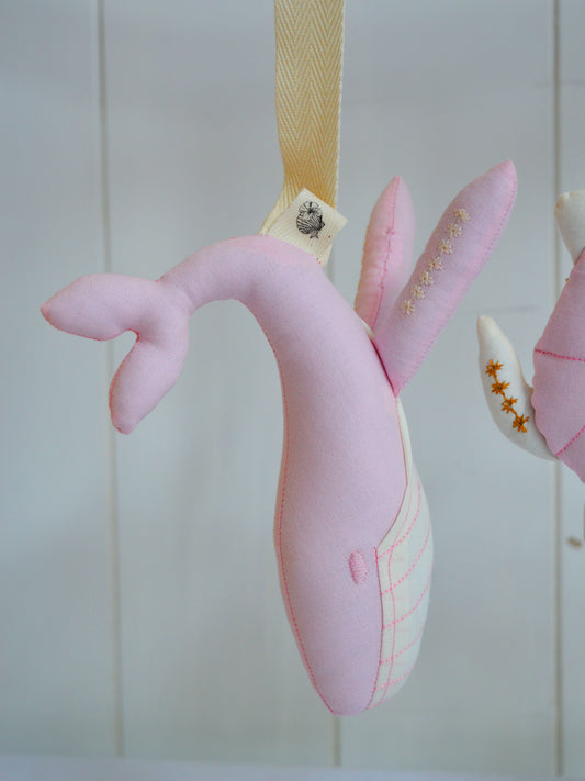 Portachupetes Playa 𓇼 Ballena Rosa