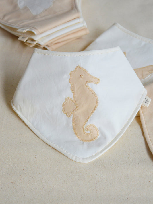 Babero Bandana 𓇼 Caballito de Mar • NUEVO