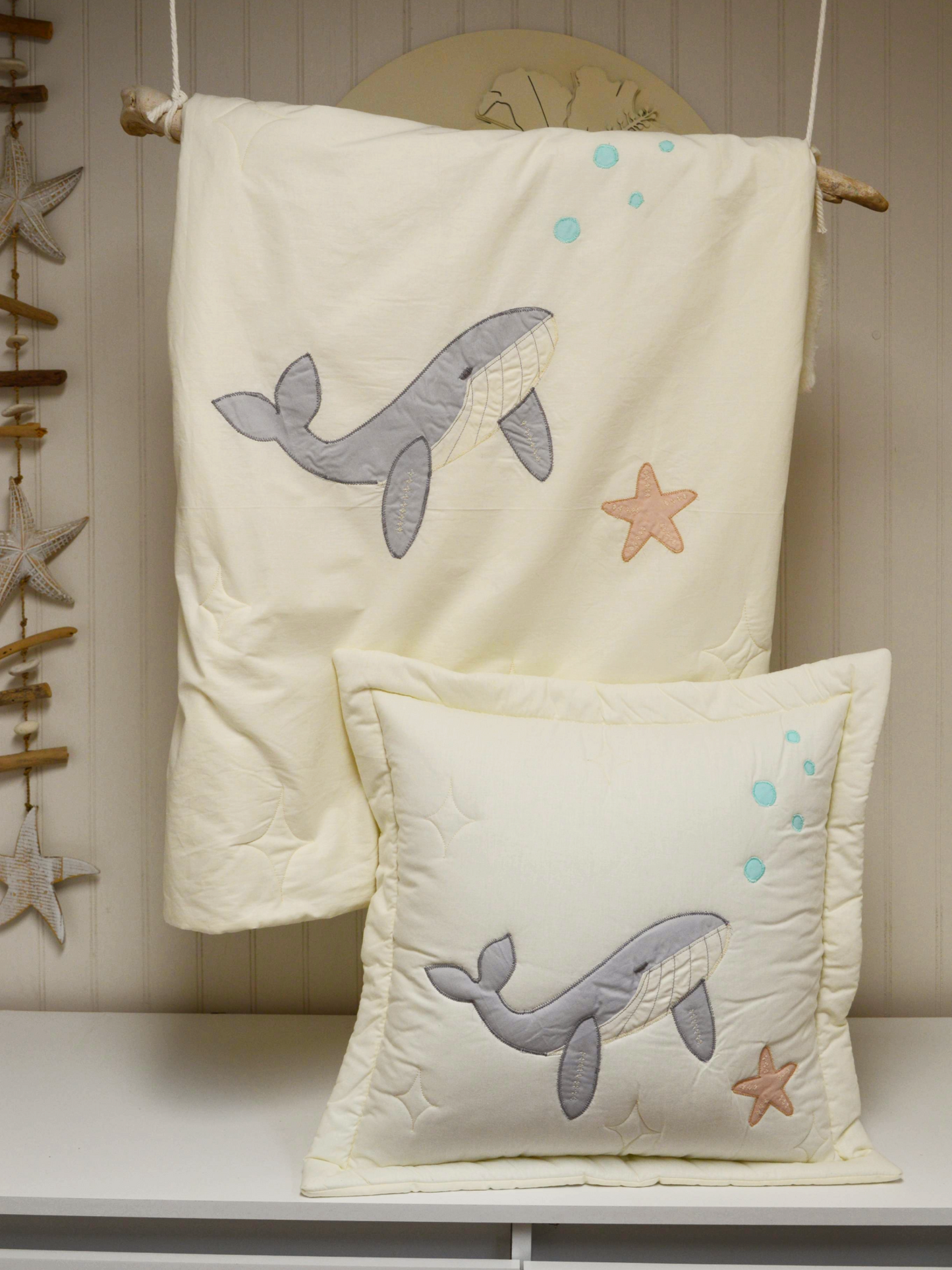 Set Manta Corderito + Cojín  ✦ Ballena