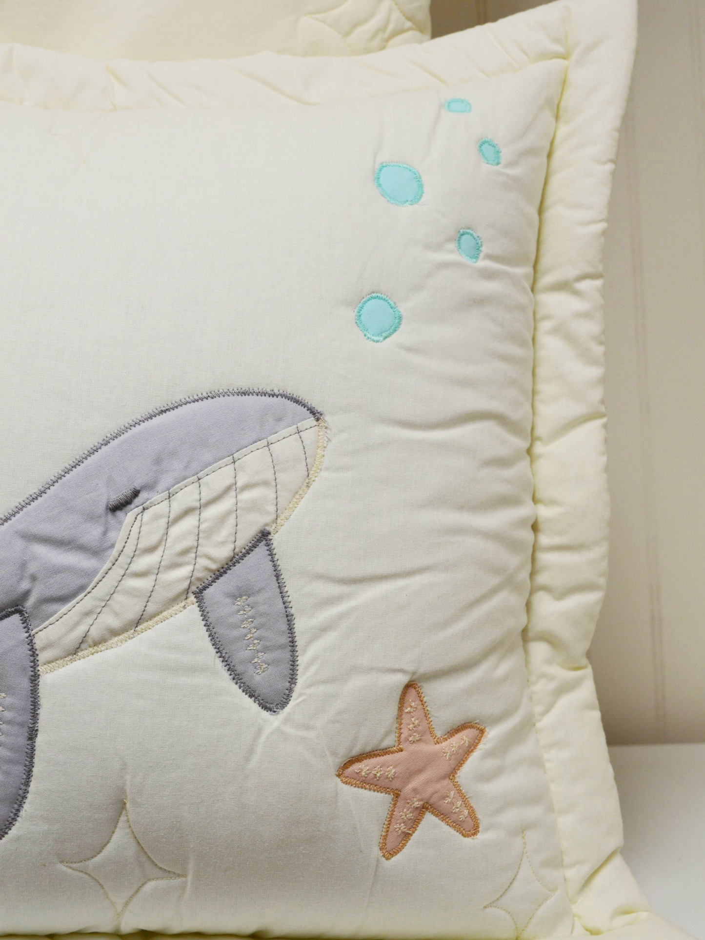 Set Manta Corderito + Cojín  ✦ Ballena